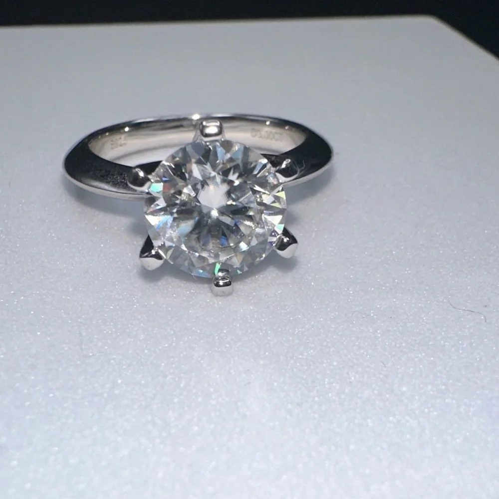 Stunning Silver Ring with Brilliant 3 ct Moissanite Clear Stone
